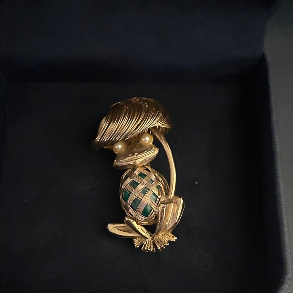 Elegant Gold and Green Pearl Brooch